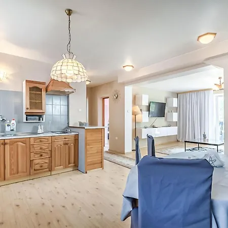 Апартаменты 1 Bedroom Stunning In *