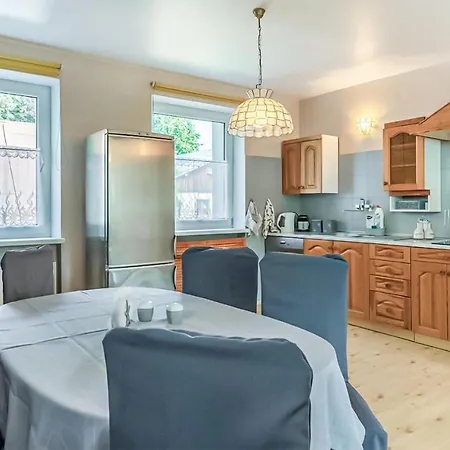 1 Bedroom Gorgeous In Апартаменти
